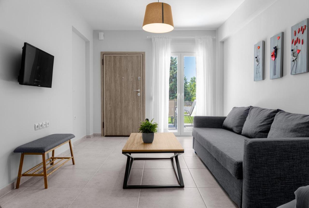 V Luxury Apartments Posidi Bagian luar foto